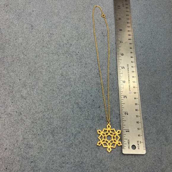 Kelly Waters Snowflake Pendant Pewter Necklace Gold Textured Delicate Chain Wint - Picture 6 of 13